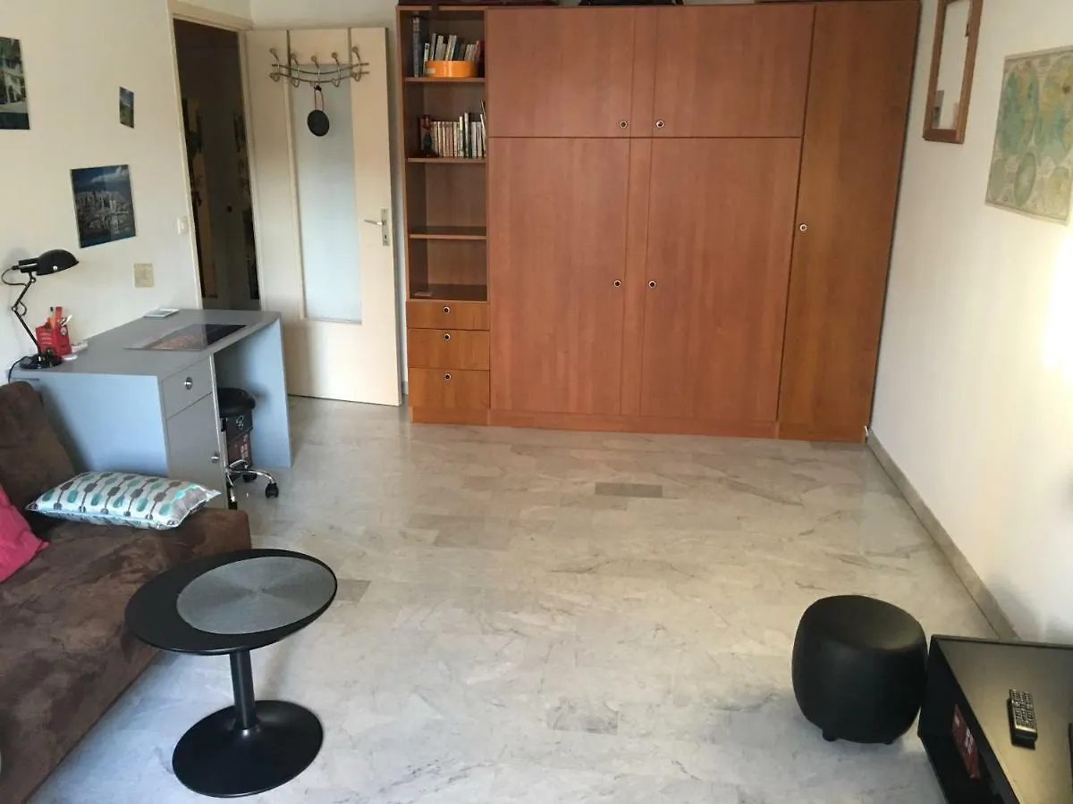 Studio Standing Niza 0*,