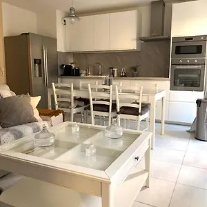  Appartement Moderne Et Spacieux Proche Paris France